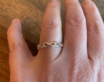 【Tiffany & Co】Tiffany Infinity リング Tiffany & Co Silver Endless Infinity Narrow Band Ring Size 6