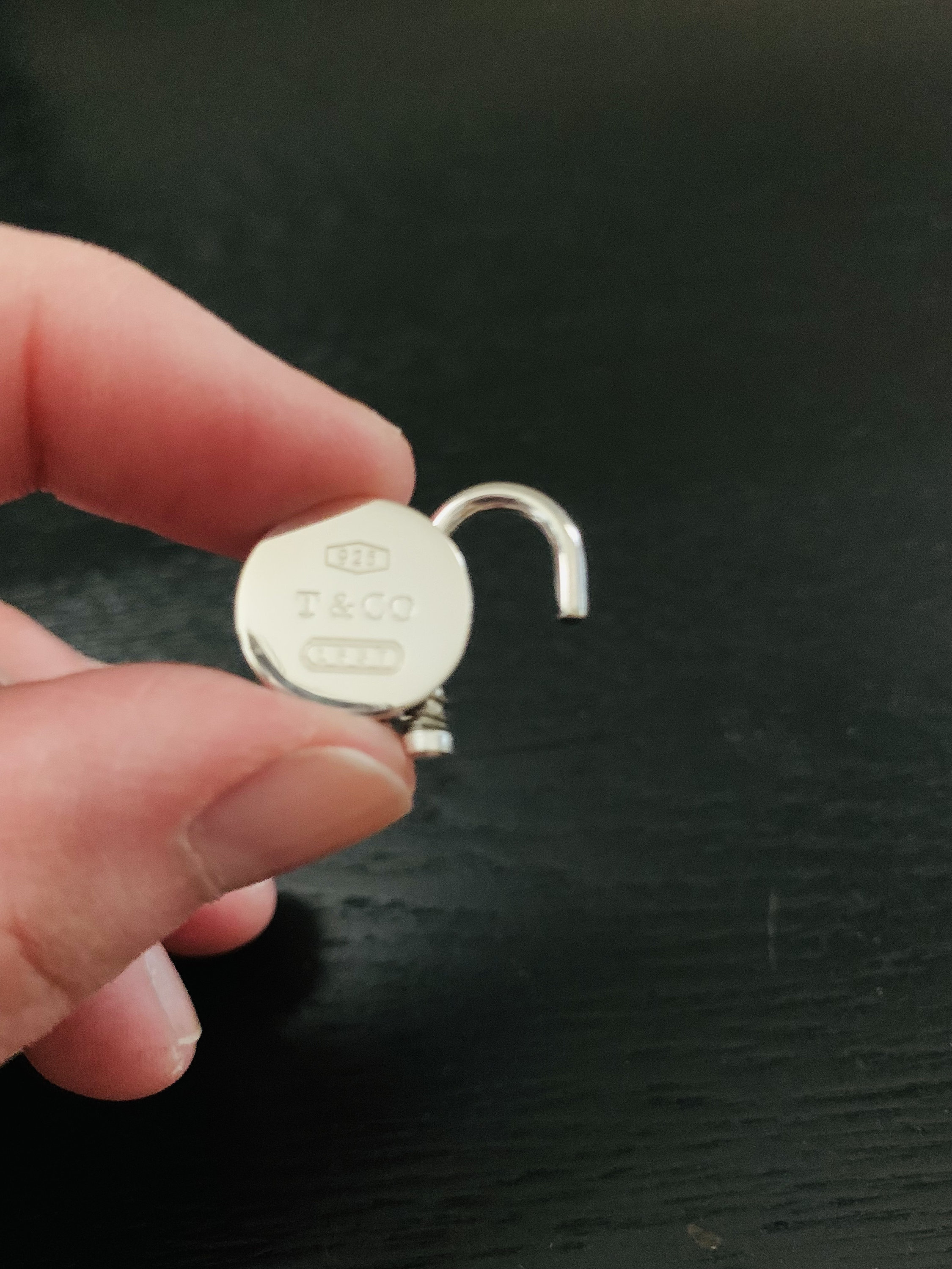 Tiffany & Co.ラウンド パッド ロック チャーム プッシュ ❤︎ Tiffany & Co Round Pad Lock Charm W/ Push Spring - Etsy