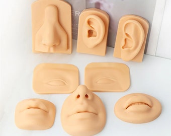 Puede incluir: Conjunto de ocho modelos de piel de práctica de silicona para el entrenamiento de maquillaje y belleza. El conjunto incluye dos orejas, dos ojos, una nariz, una boca y dos labios.