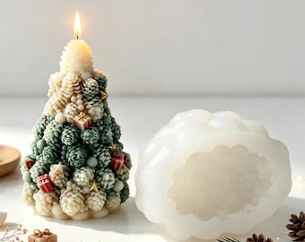 Siliconen mal voor een kerstboomkaars in de vorm van een dennenappel, een doe-het-zelf kerstcadeau van gips of hars voor huisdecoratie.