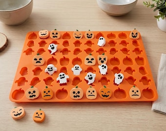Siliconen mal voor Halloween-spookjes en -pompoenen, zelfgemaakte mal voor griezelige feestsnoepjes en gummisnoepjes.