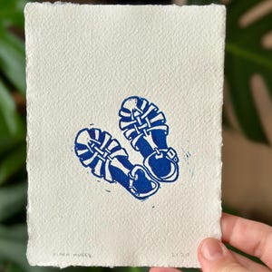 Linoldruck | Badeschuhe Kindheit | handgedruckt  | limitiert | Linolschnitt | Sommer