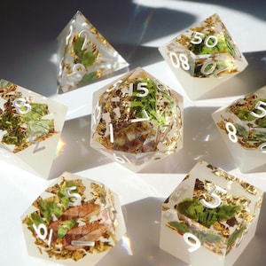 Verdure - floral handmade resin sharp edge dnd dice set with real leaves for DnD, D&D, Dungeons and Dragons, RPG dice, druid dice, ranger