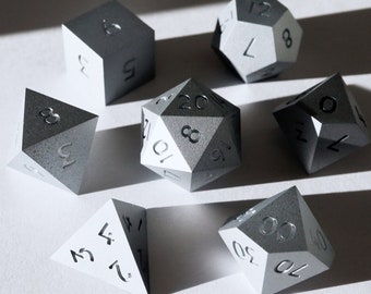 Artemisia - Juego de dados DND de borde afilado, hechos a mano, de resina ultra mate plateada para DnD, D&D, Dungeons and Dragons, dados de rol, dados mate