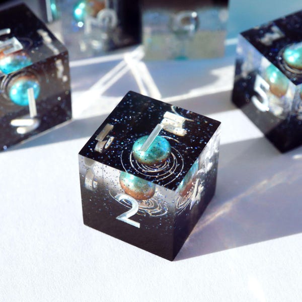 Ensemble Andromeda Luxe 6d6 - ensemble de dés dnd tranchants en résine fait main, D&D, donjons et dragons, dés noirs, dés planète galaxie, RPG