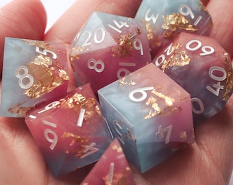 Royal Pastels - juego de dados de resina holográficos pastel hechos a mano con borde afilado para DnD, D&D, Dungeons and Dragons, dados de rol
