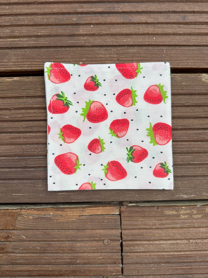 Napkin lined in children's pattern fabric Fraises