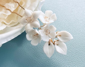 White Flower Hairpins, Clay Flower Hair Pins, Bridal Clay Floral Hair Jewelry, White Clay Floral Head Piece, Flower And Leaves Hairpiece