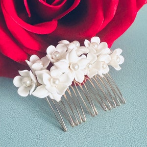 7cm Gold Clay Flower With Pearl Hair Comb, Bridal Clay Floral Hairpiece, Polymer Clay Flower Hair Jewelry, White Flower Hair Comb