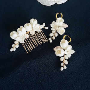 Weiße Blumen Ohrringe und Haarkamm, Ton Blume und Süßwasser Perle Schmuck, Porzellan Ton Blume Accessoires, Braut Ton Perle Juwel