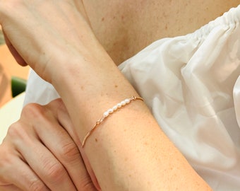 Mini Pearl Bracelet, Dainty Tiny Pearl Bracelet, Birthstone Bracelet, Layering Bracelet, Wedding Bracelet, Minimalist Bracelet, Gift For Her