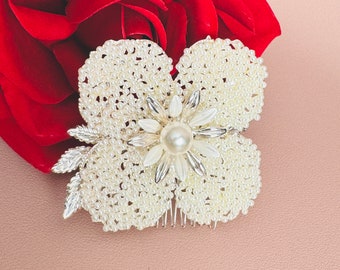 Silver Large Flower With Sea Shell Pearl Hair Comb, Chunky Flower Hair Comb, Floral With Pearl Hairpiece, Wedding Pearl Hair Comb In Silver