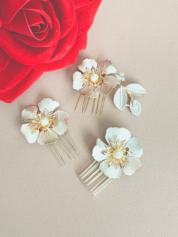 Gold Floral Hair Comb Set - Women\'s Accessories Amazon.com : 4PCS Gold Rhinestone Leaf Flower and Butterfly  main image 4
