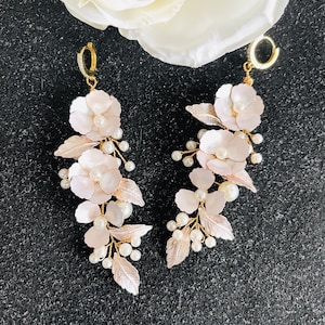 Statement Metal Leave With Pearl Earrings, Bridal Dangle Flower Earrings, [Silver/Gold/Rose Gold] Wedding Floral Pearl Earrings