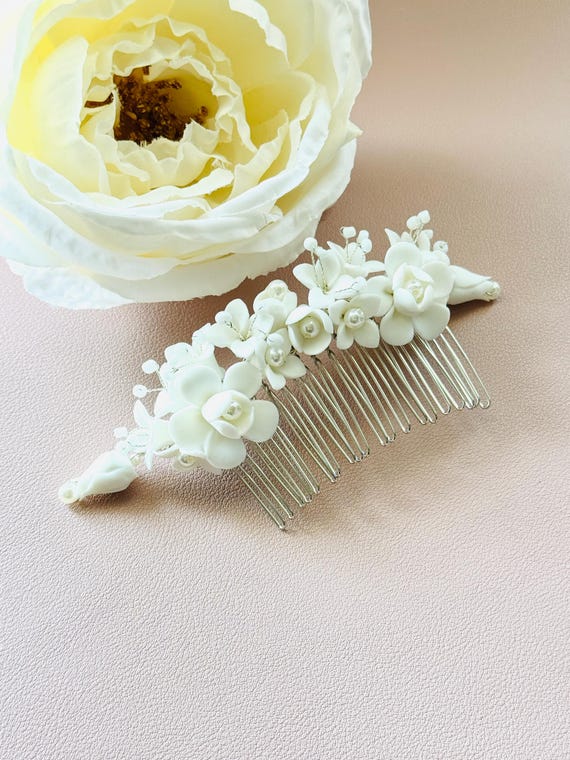 White Clay Flower Bridal Hair Comb: Pearl Wedding Hairpiece  display picture 2