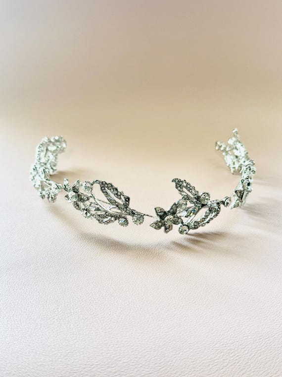 Silver Crystal Floral Bridal Headband | Vintage-inspired  display picture 1