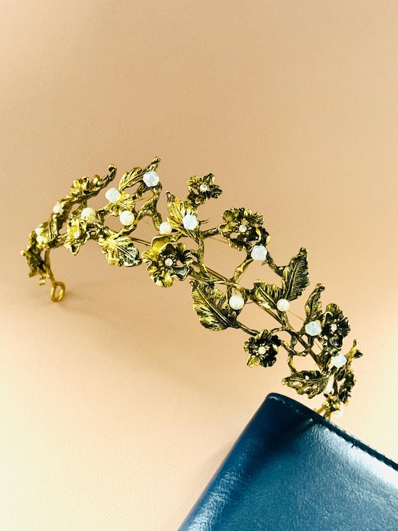 Vintage Gold Floral Tiara – Boho Bridal Crown With Pearls  display picture 1