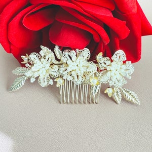 Light Gold Flower Hair Comb, Gold Floral Hair Piece, Wedding Light Gold Beaded Flower Hair Comb, Bridal Hair Comb, Flower Headpiece