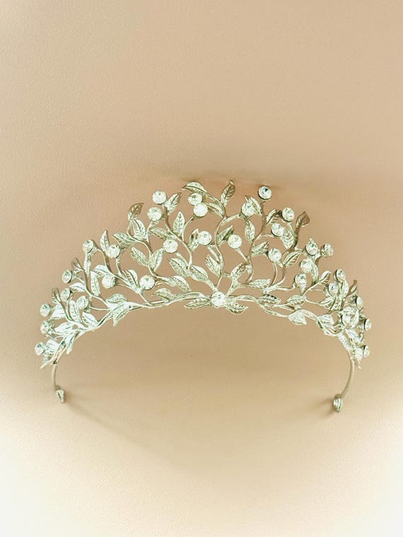 Silver Leaf Crystal Tiara – Elegant Bridal Headpiece With  display picture 1
