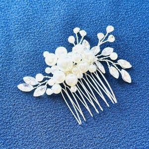 Bridal Pearl & Crystal Hair Comb – Silver Wire Wedding Hairpiece for Bride or Bridesmaid – Elegant Small Floral Accessory