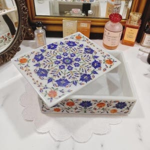 8&quot;x6&quot;x3&quot; White Marble with Lapis & Carnelian Inlay Gemstone Handmade Arts Modern Jewelry Storage Box Luxurious Gift For Her Wedding Gifts