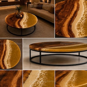 Puede incluir: Una mesa de centro redonda con una superficie de veta de madera natural en un lado y una secci&oacute;n de resina de tono dorado liso en el otro, separadas por un patr&oacute;n de ondas blanco texturizado. La mesa se apoya en una base de marco de metal negro.