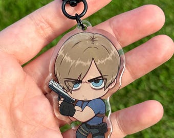 Leon Kennedy Acryl Epoxy Anhänger || Resident Evil 4 RE4R RE4 Horror Süßer Kawaii Anime Schlüsselanhänger Chibi Doxxy