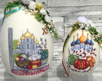 Set med 2 stora påskägg Broderade påskägg med religiösa motiv Korsstygda påskägg Handgjorda påskägg Påskbordsdekoration