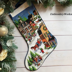 Personalisierter Weihnachtsstrumpf mit gesticktem Dorf Familienstrumpf Kundenspezifische Kreuzstich-Nadelpunkt-Weihnachtsstrümpfe Rustikaler Strumpf