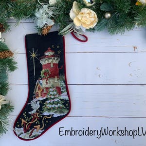 灯台の刺繍が施されたパーソナライズされたストッキング。ファミリーストッキング。ニードルポイントのクリスマスストッキング。カスタマイズされたクリスマスストッキング