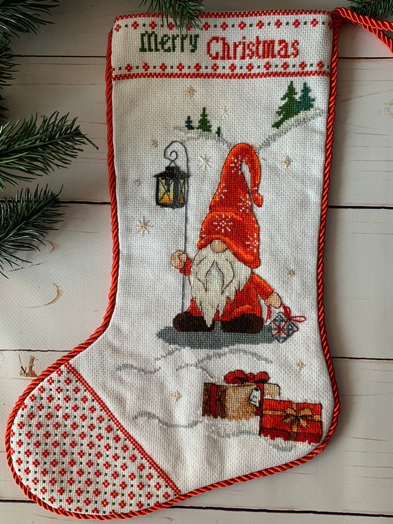 FO] Family Christmas Stockings : r/CrossStitch
