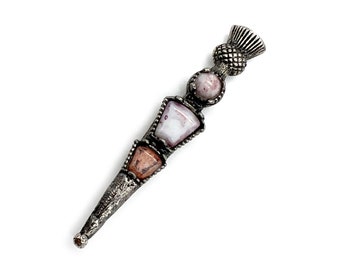 Jacobite Dirk Pin in Silver — Mid-Century Costume Scottish Kilt Pin with Agate and Dagger Design