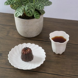 Handmade Kasumi Fujimura Porcelain Plate: Twisted Chrysanthemum Design