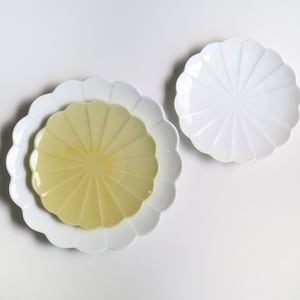 Mino-ware Chrysanthemum Plate: Japanese Porcelain Flower Plate