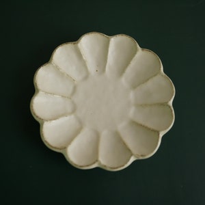 Kaneko Kohyo Rinka Flower Plate /  Made in Japan / popular plate / black and white available