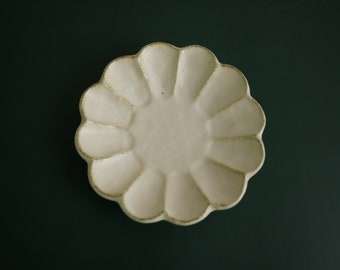 Kaneko Kohyo Rinka Flower Plate /  Made in Japan / popular plate / black and white available