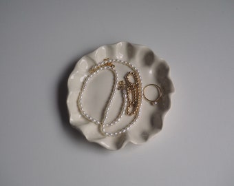 Handmade by Cara Frill Trinket Dish / jewellery dish / ring dish / jewellery display / handpinch ceramics / handmade ceramics