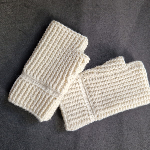 Crochet pattern - thick, warm and stretchy ribbed wrist warmers. Perfect for autumn, fall and winter.