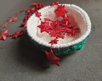 Crochet pattern - cute small puff-stitch patterned Christmas basket