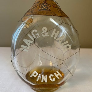 Rare-Haig & Haig Pinch 3-sided Bottle with Wire 4/5 Quart (1957-64)