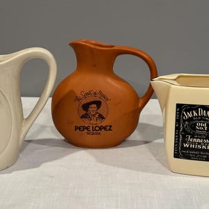 Jarras artesanales vintage de 1980 "Seagram's 7-Tequila Pepe Lopez-Jack Daniel's Bar"