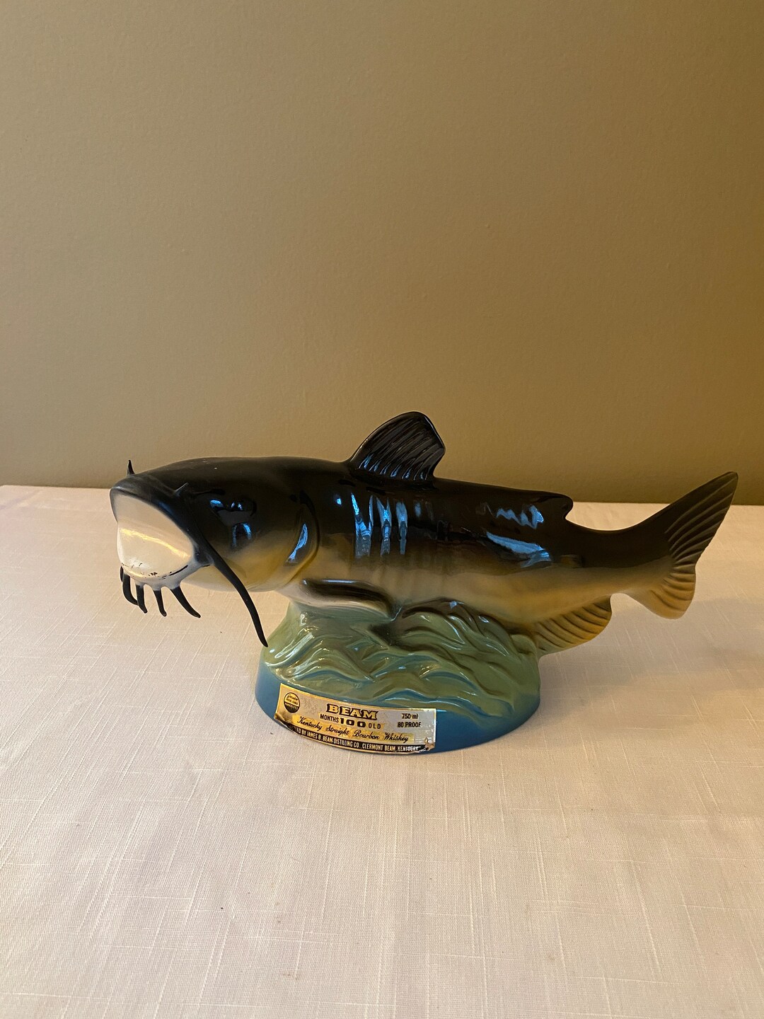 RARE1981 catfish National Fresh Water Hall of Fame Jim Beam Whiskey