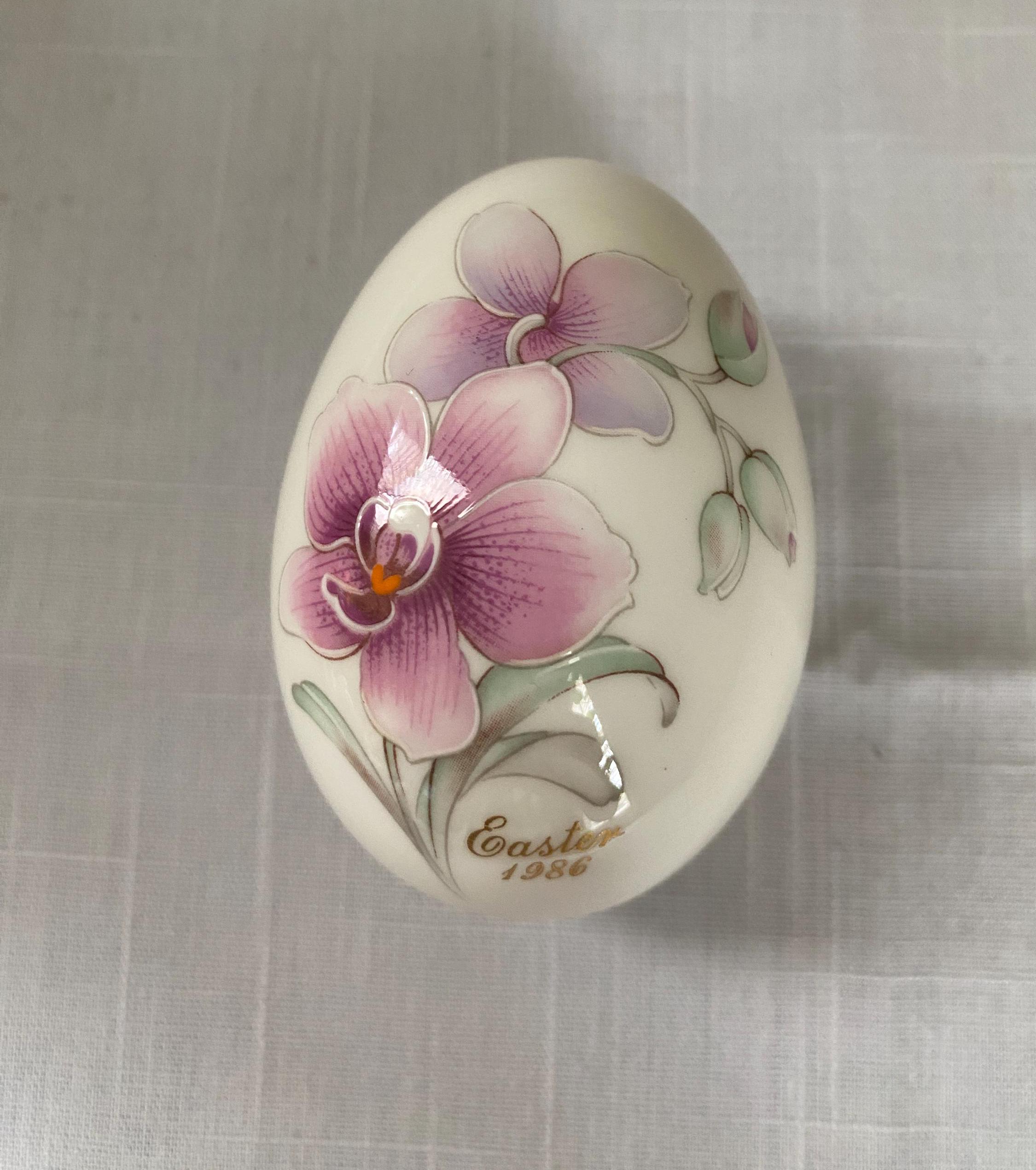 Vintage-1986 16th Edition Easter Noritake Egg 