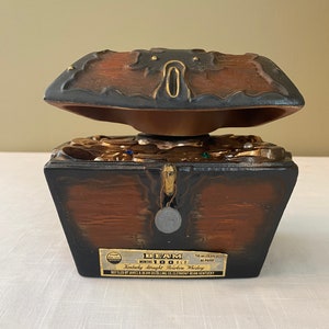Vintage-1979 &quot;Treasure Chest&quot; Jim Beam   Decanter