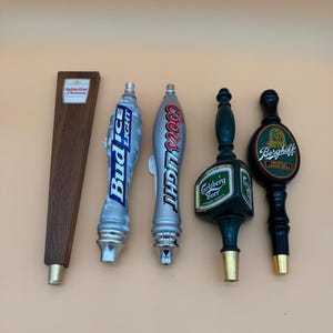 SÄLLSYNT - 1980-tals kranhandtag "Ballantine Premium, Bud Ice Light, Coors Light, Carlberg, Berghoff"