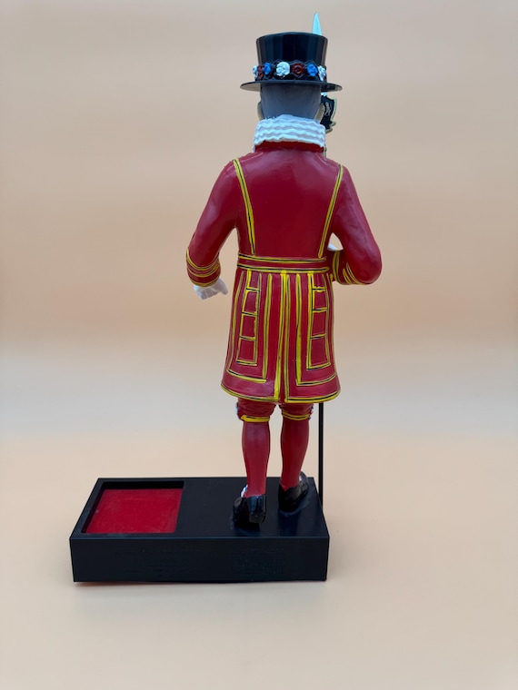 Vintage Carlton Ware Beefeater Statue, Hand Painted Yeoman Warder
