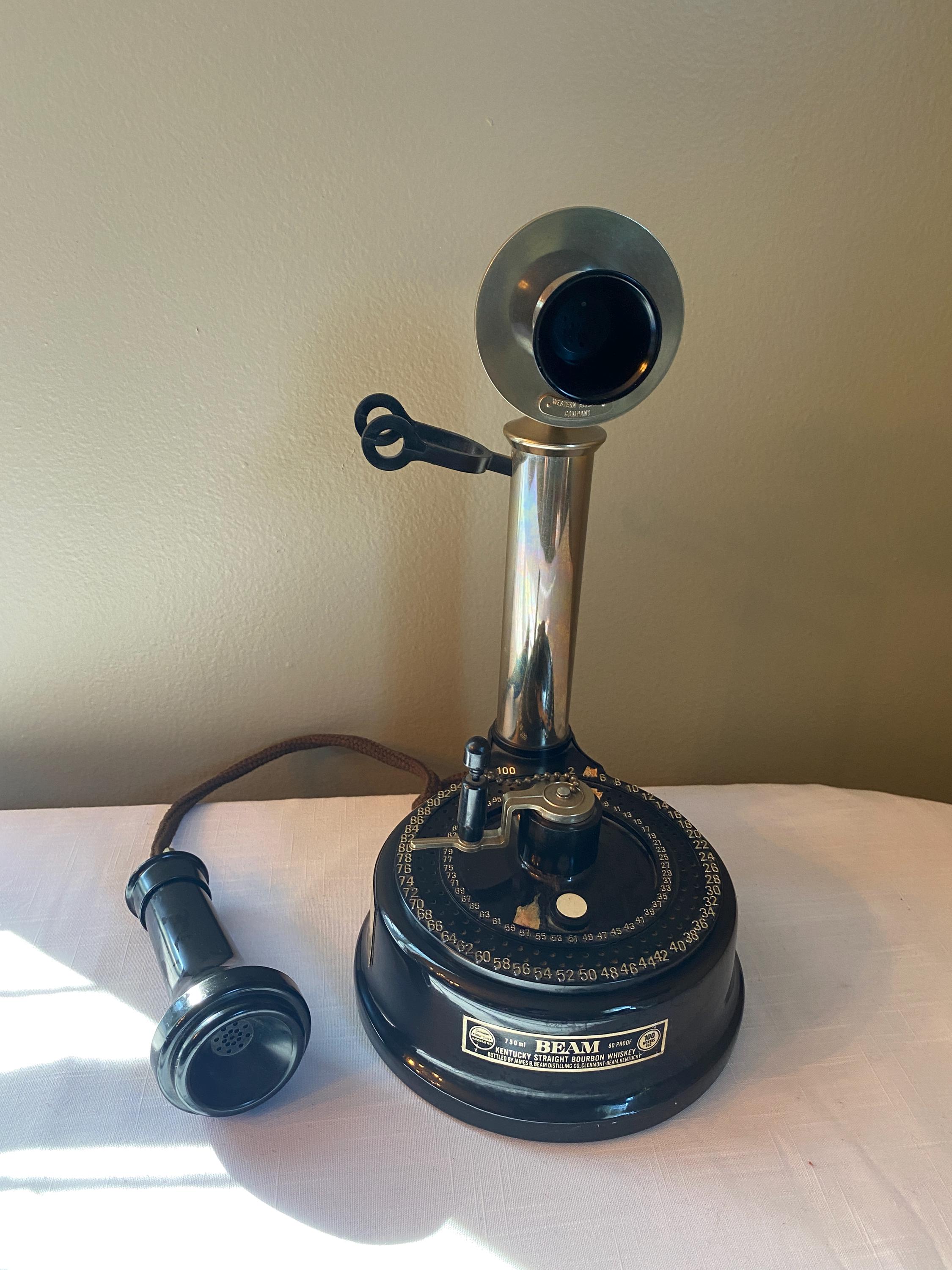非常に希少な1983年製「1904年製 100桁ダイヤル式電話」ジムビーム