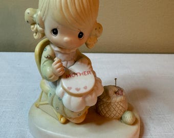 Vintage-1979 "Mother Sew Dear" Jonathan and David Precious Moments Enesco Figurine
