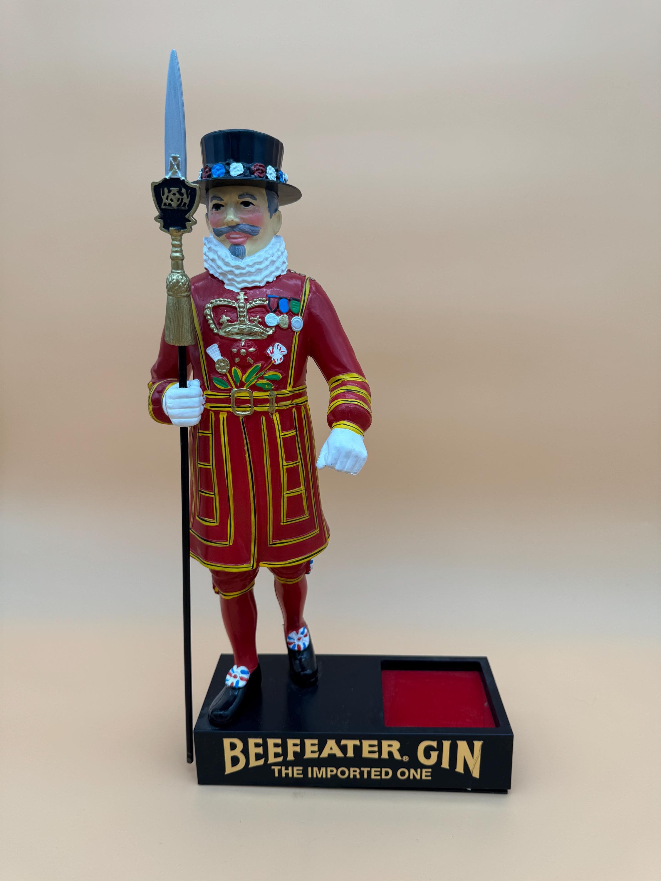 l*7様 【おまけつき】Beefeater 陶製ディスプレイ フィギュア Vintage Carlton Ware Beefeater Statue, Hand Painted Yeoman Warder