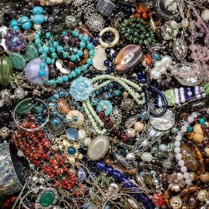 Vintage Costume Jewellery Grab Bag 500g, Mixed Beads Chains Charms Craft Lot